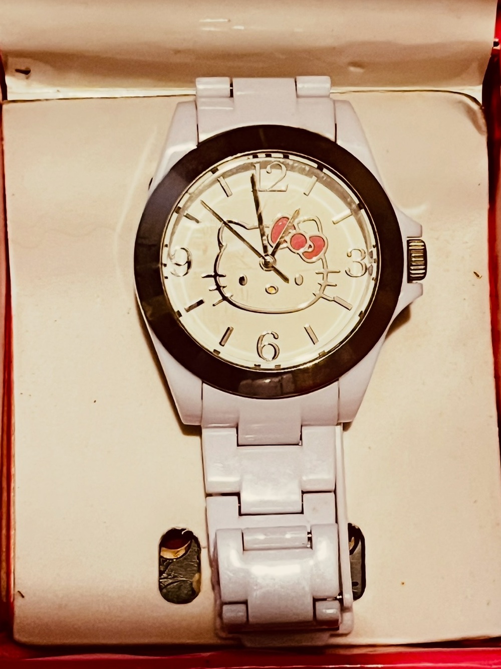 Vintage Hello Kitty White Fashion Watch in box